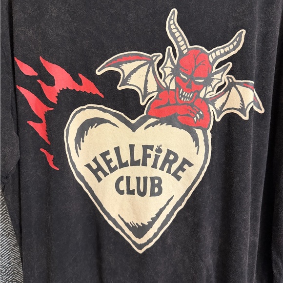 Stranger Things Hellfire Club T-Shirt - Picture 3 of 4